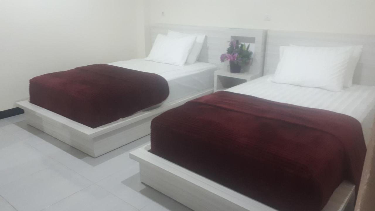 Granada Inn Palu Esterno foto