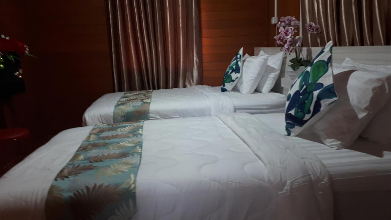 Granada Inn Palu Esterno foto
