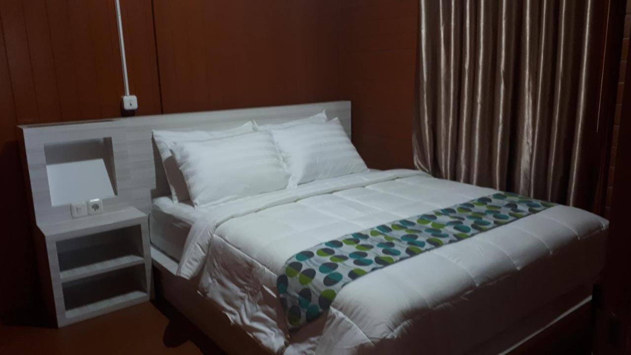 Granada Inn Palu Esterno foto