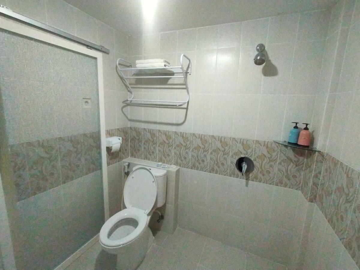 Granada Inn Palu Esterno foto